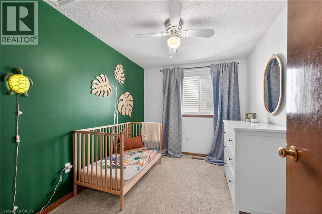 22 Vance Crescent, Waterdown, ON - Indoor Photo Showing Bedroom