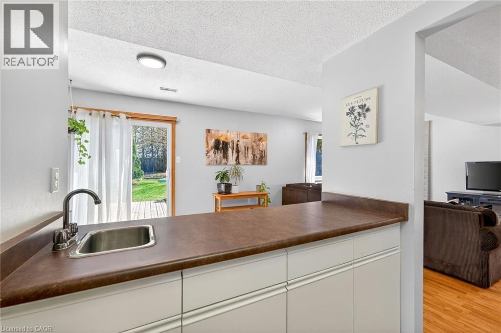 22 Vance Crescent, Waterdown, ON - Indoor Photo Showing Kitchen