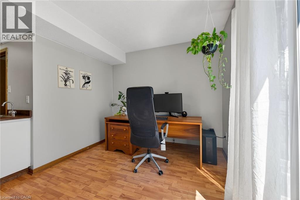 22 Vance Crescent, Waterdown, ON - Indoor Photo Showing Office