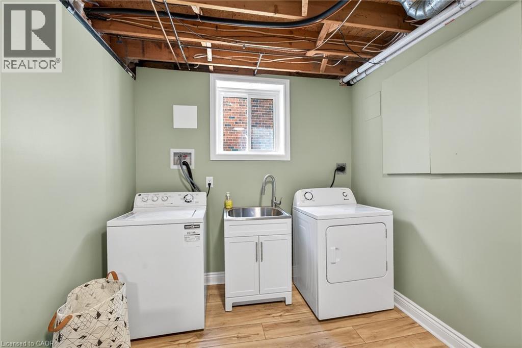 22 Vance Crescent, Waterdown, ON - Indoor Photo Showing Laundry Room