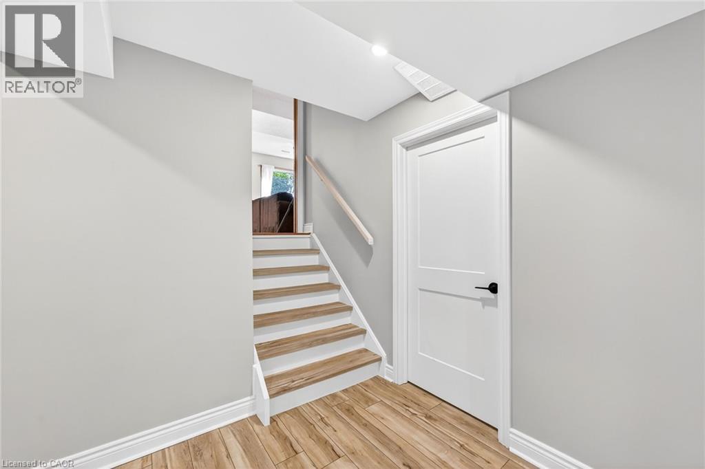 22 Vance Crescent, Waterdown, ON - Indoor Photo Showing Other Room