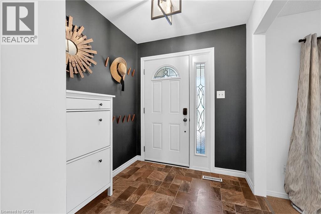 22 Vance Crescent, Waterdown, ON - Indoor Photo Showing Other Room