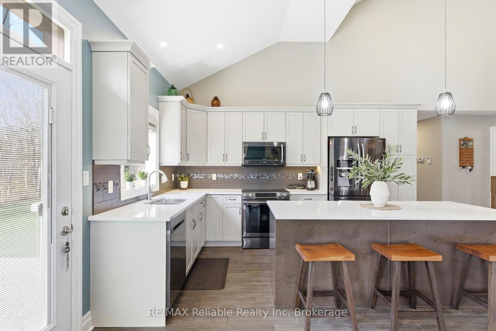 79055 Kelly Court, Central Huron (Goderich), ON - Indoor Photo Showing Kitchen With Upgraded Kitchen