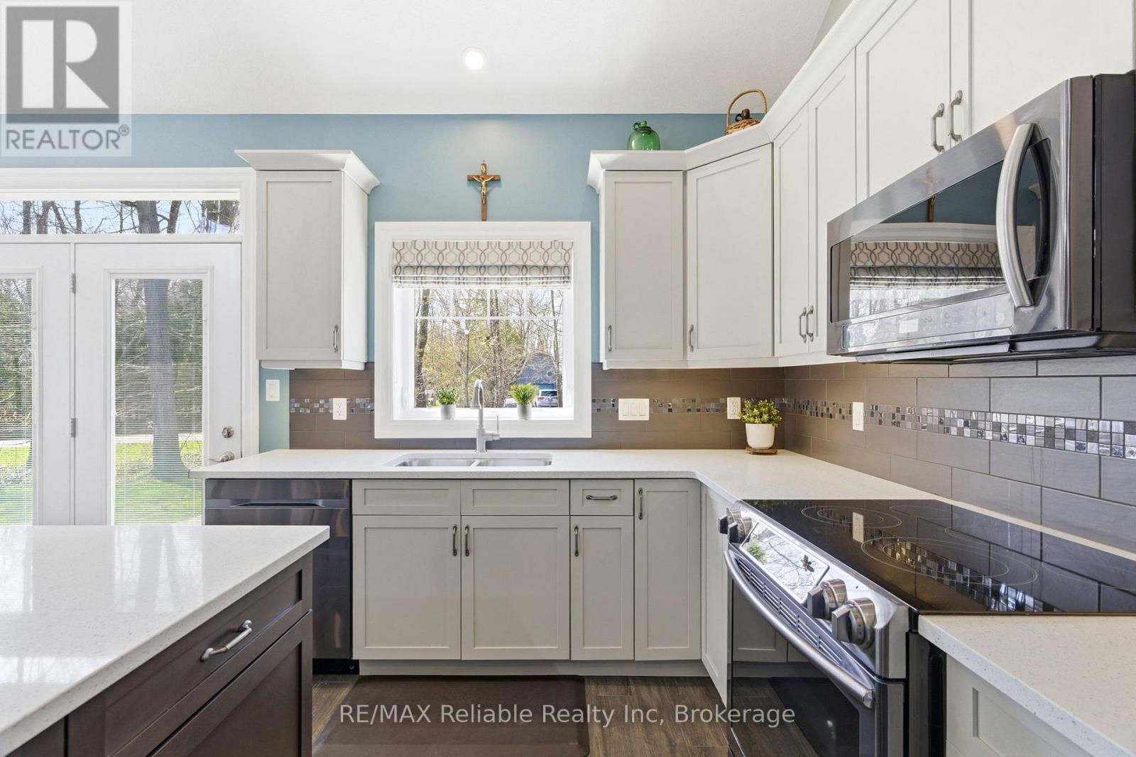 79055 Kelly Court, Central Huron (Goderich), ON - Indoor Photo Showing Kitchen With Double Sink