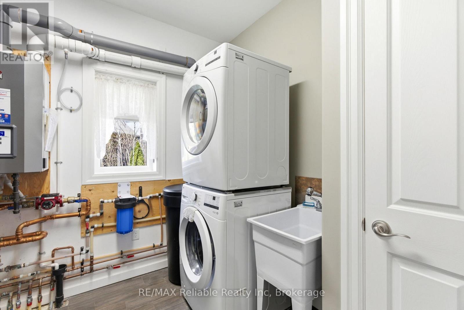 laundry/utility room - 79055 Kelly Court, Central Huron (Goderich), ON - Indoor Photo Showing Laundry Room