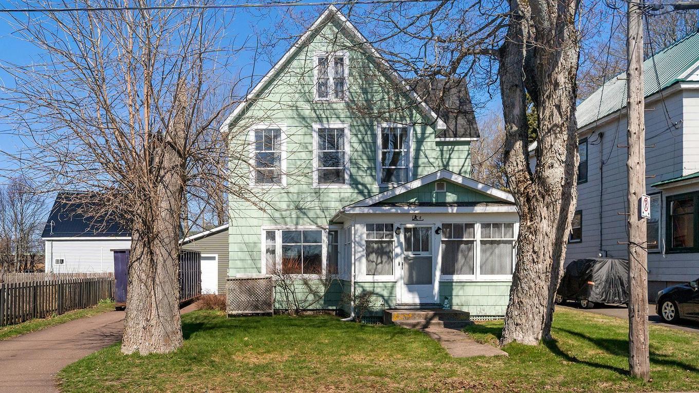 8 Robie Street, Amherst, NS