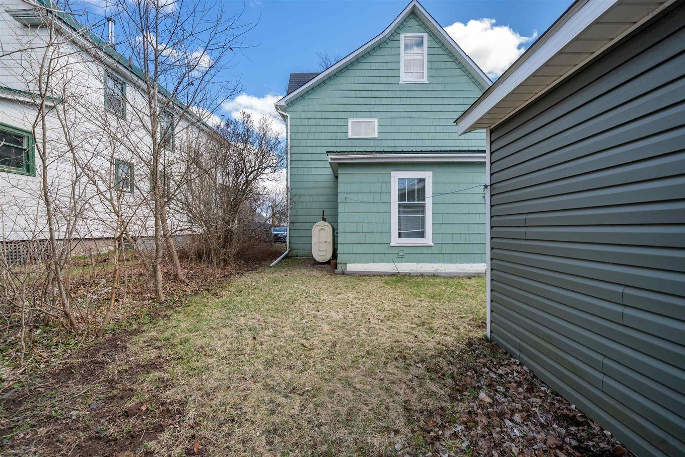 8 Robie Street, Amherst, NS