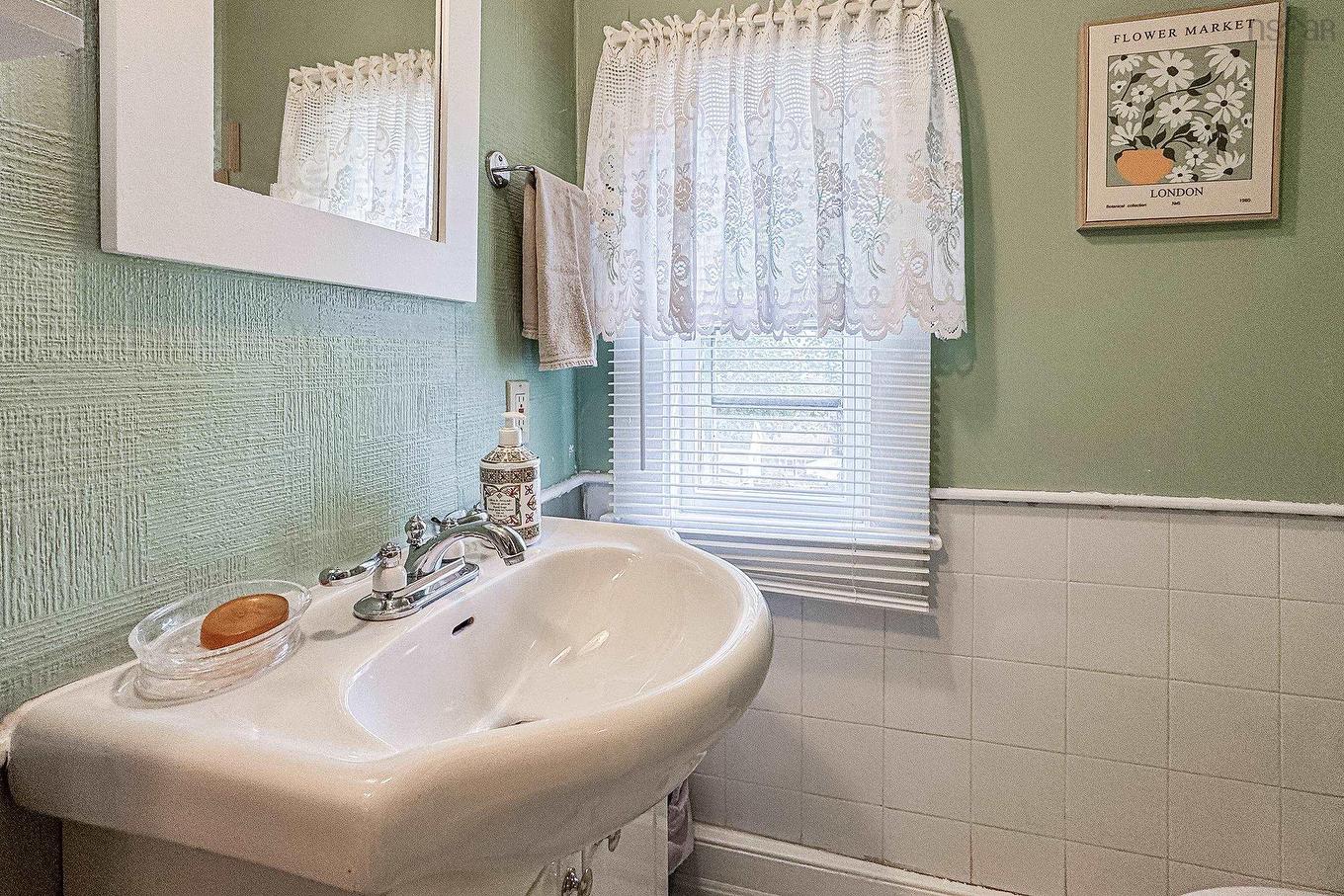 188 King Street, Digby, NS - Indoor Photo Showing Bathroom