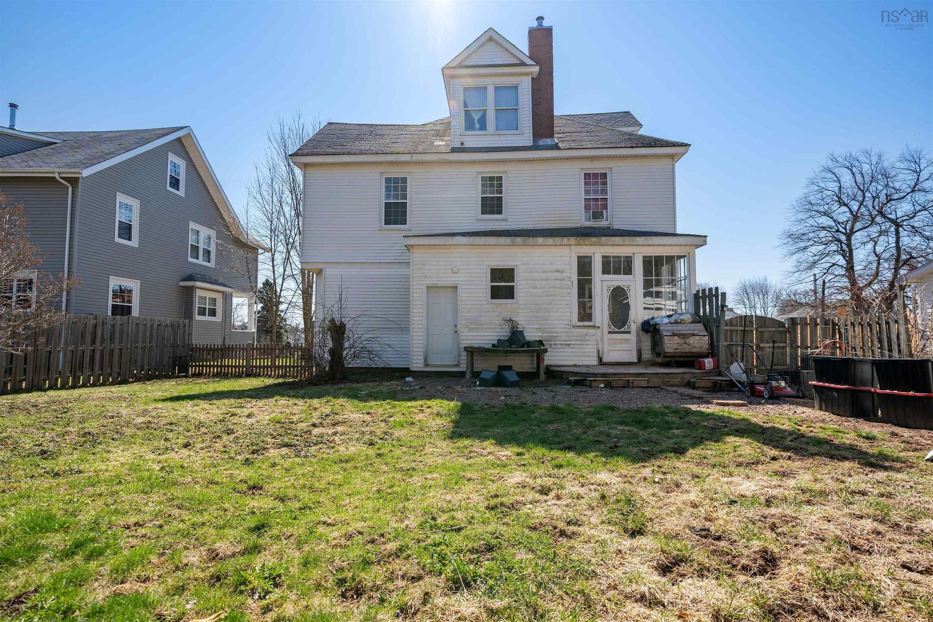 40 Clifford Street, Amherst, NS