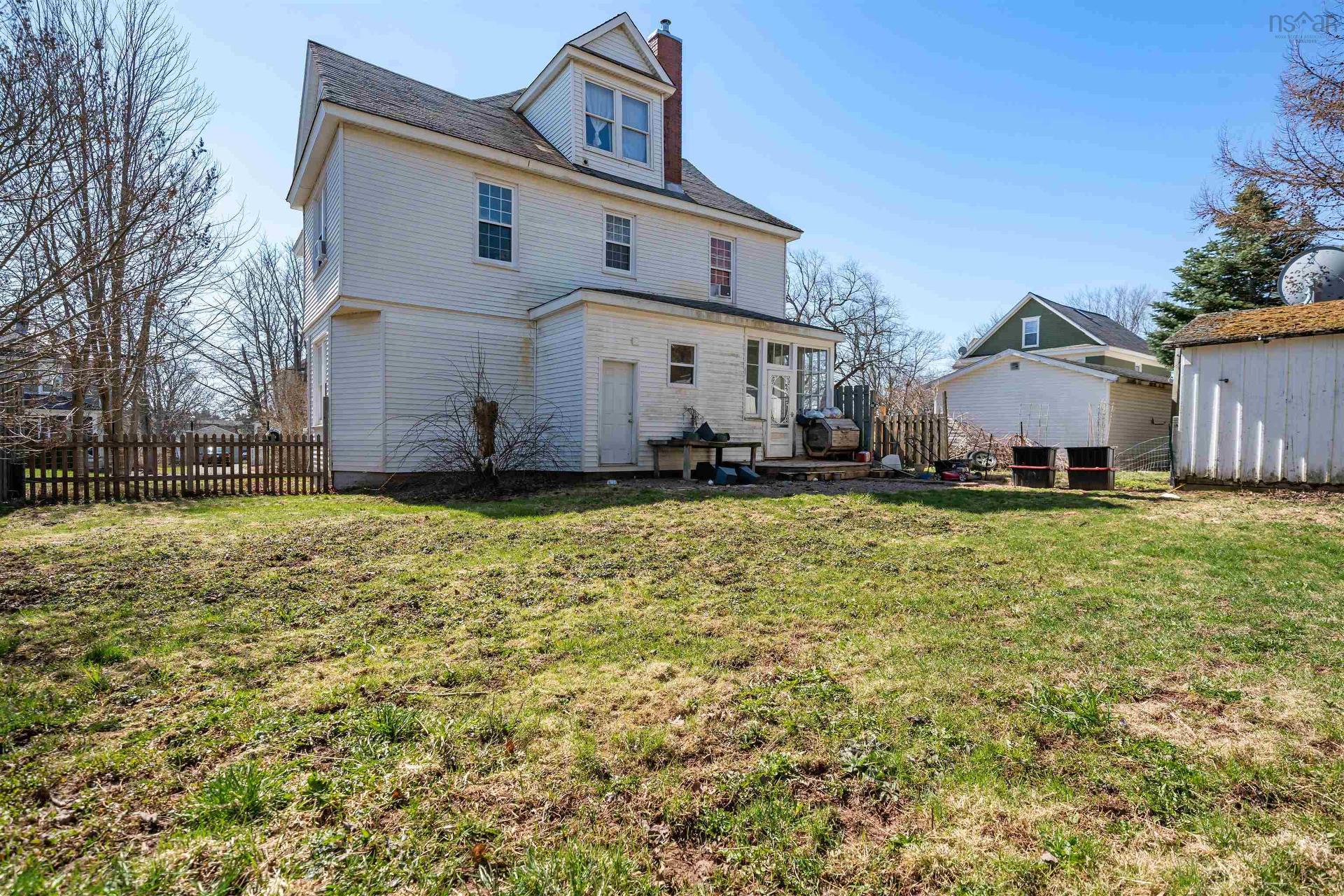 40 Clifford Street, Amherst, NS