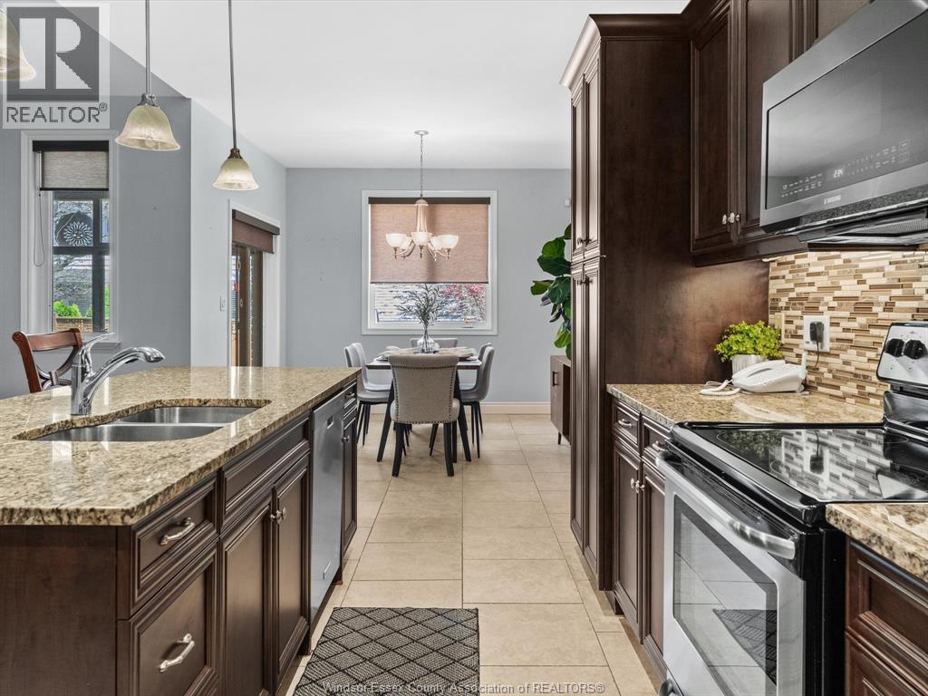 11900 Boulder, Windsor, ON - Indoor Photo Showing Kitchen With Double Sink With Upgraded Kitchen