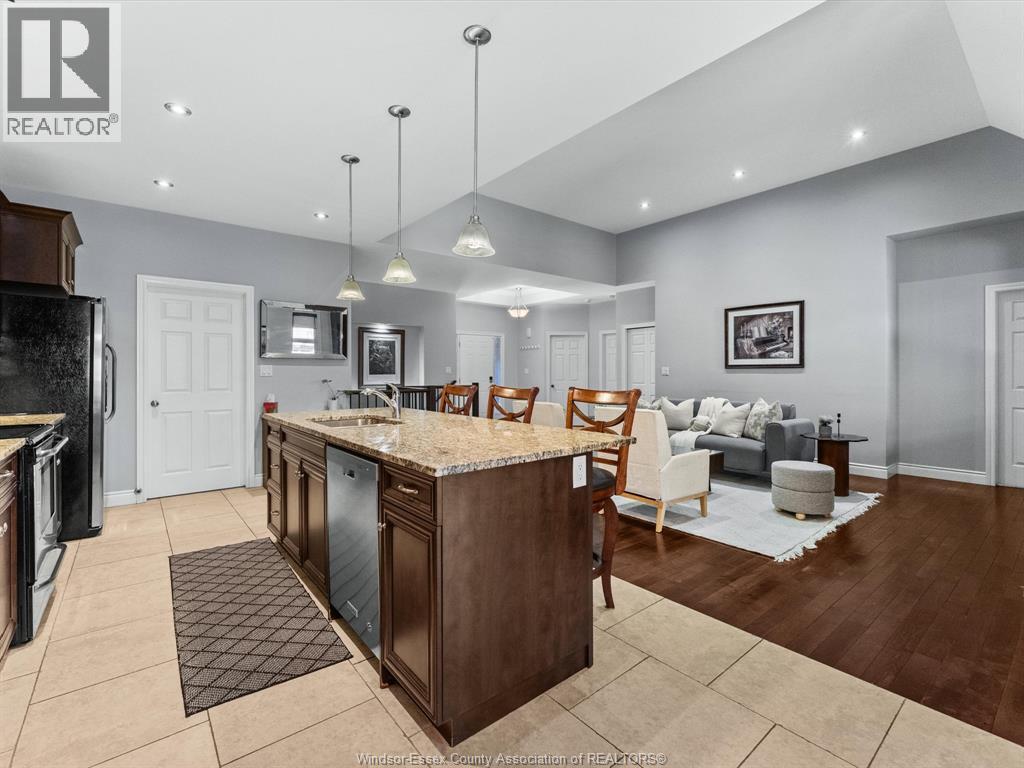 11900 Boulder, Windsor, ON - Indoor Photo Showing Kitchen With Upgraded Kitchen