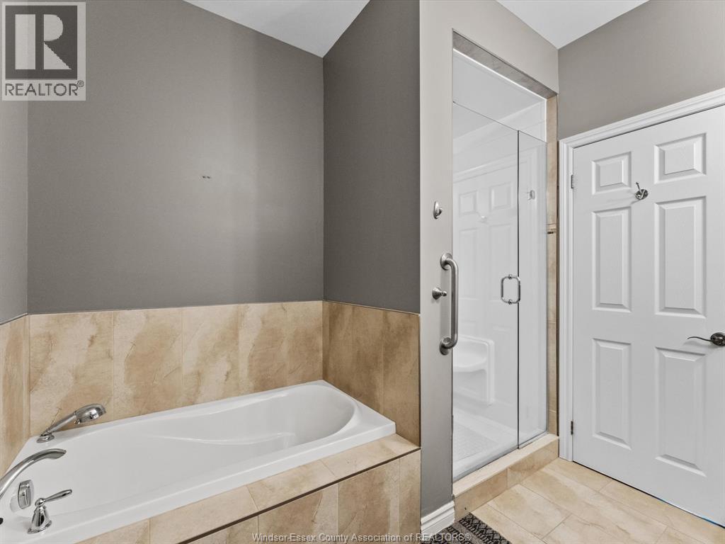 11900 Boulder, Windsor, ON - Indoor Photo Showing Bathroom