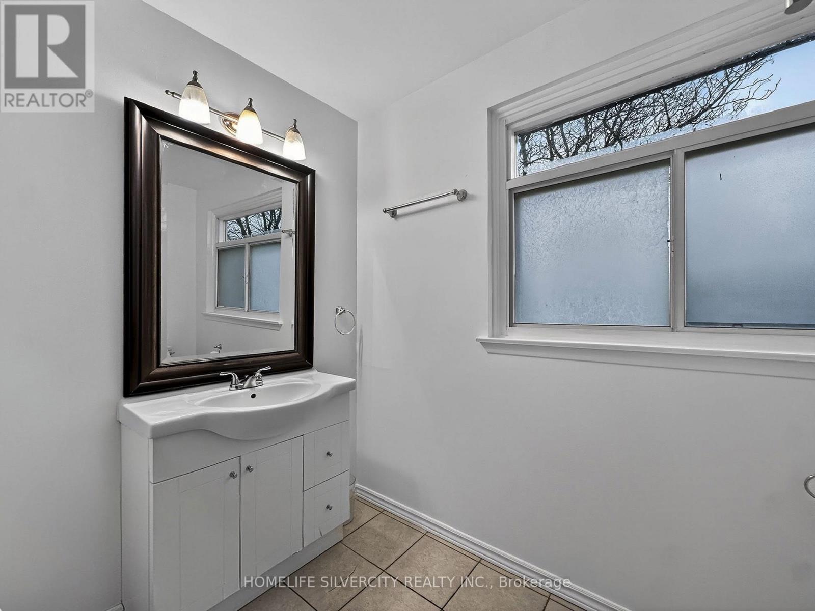 46 Vodden Court, Brampton, ON - Indoor Photo Showing Bathroom