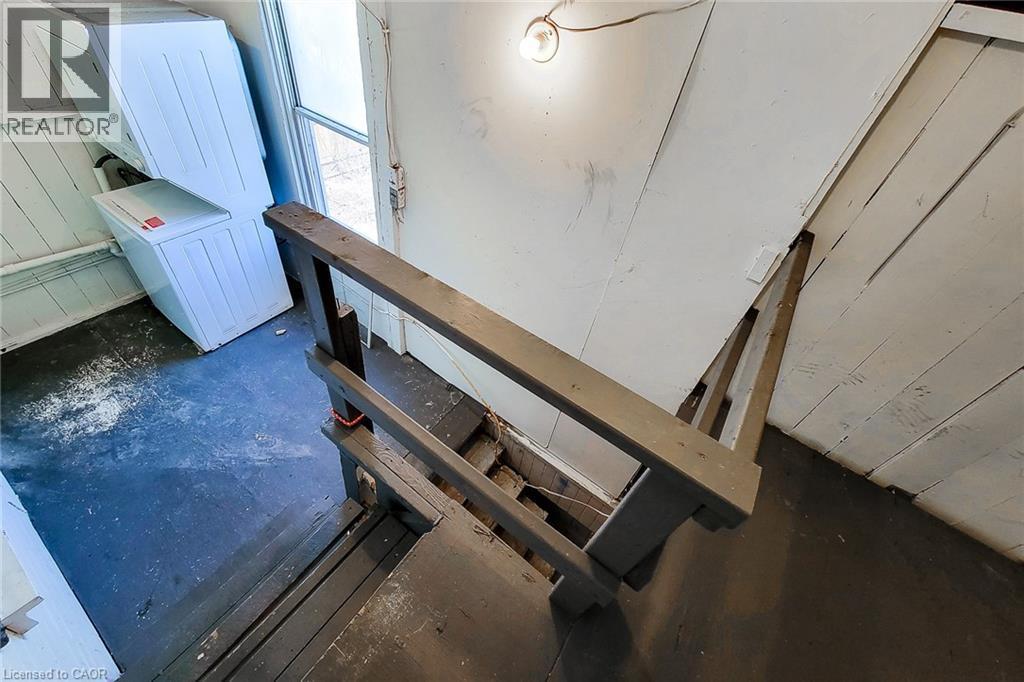 Image quality insufficient for description - 254 Emerald Street N Unit# Upper, Hamilton, ON - Indoor Photo Showing Other Room