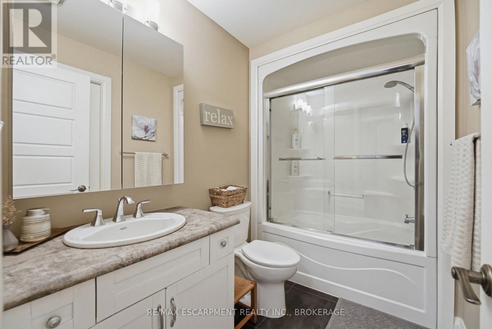 Second Floor Bathroom - 26 - 7 Gibson Place, St. Catharines (Downtown), ON - Indoor Photo Showing Bathroom