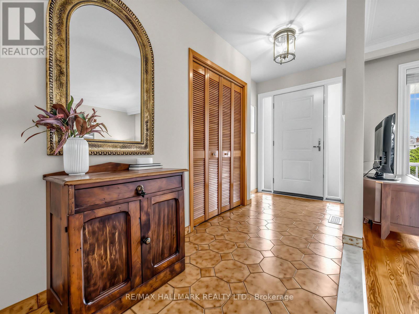 1649 Carletta Drive, Mississauga, ON