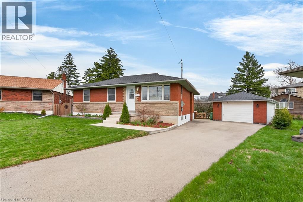 27 Camille Court, Hamilton, ON - Outdoor With Facade