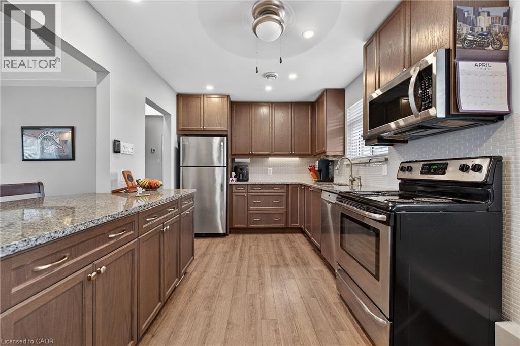 27 Camille Court, Hamilton, ON - Indoor Photo Showing Kitchen