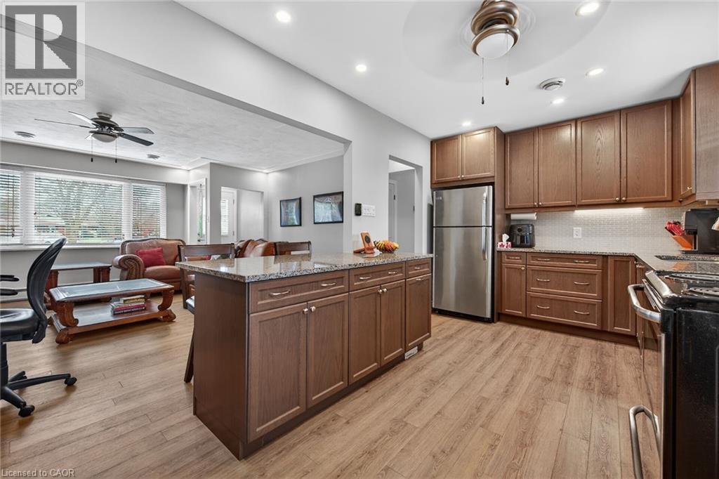27 Camille Court, Hamilton, ON - Indoor Photo Showing Kitchen