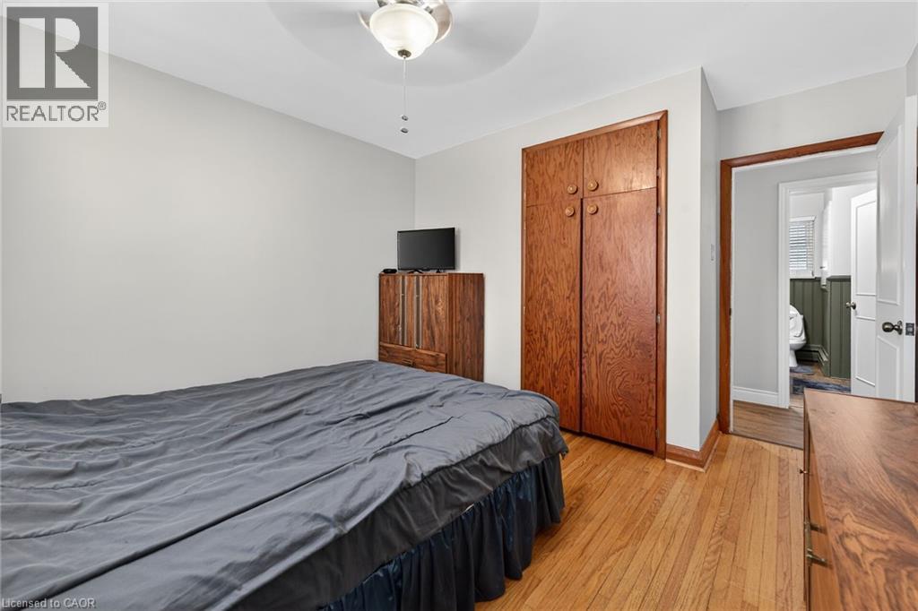 27 Camille Court, Hamilton, ON - Indoor Photo Showing Bedroom