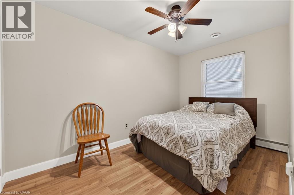 27 Camille Court, Hamilton, ON - Indoor Photo Showing Bedroom