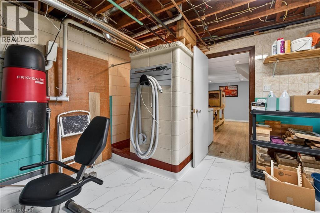 27 Camille Court, Hamilton, ON - Indoor Photo Showing Basement