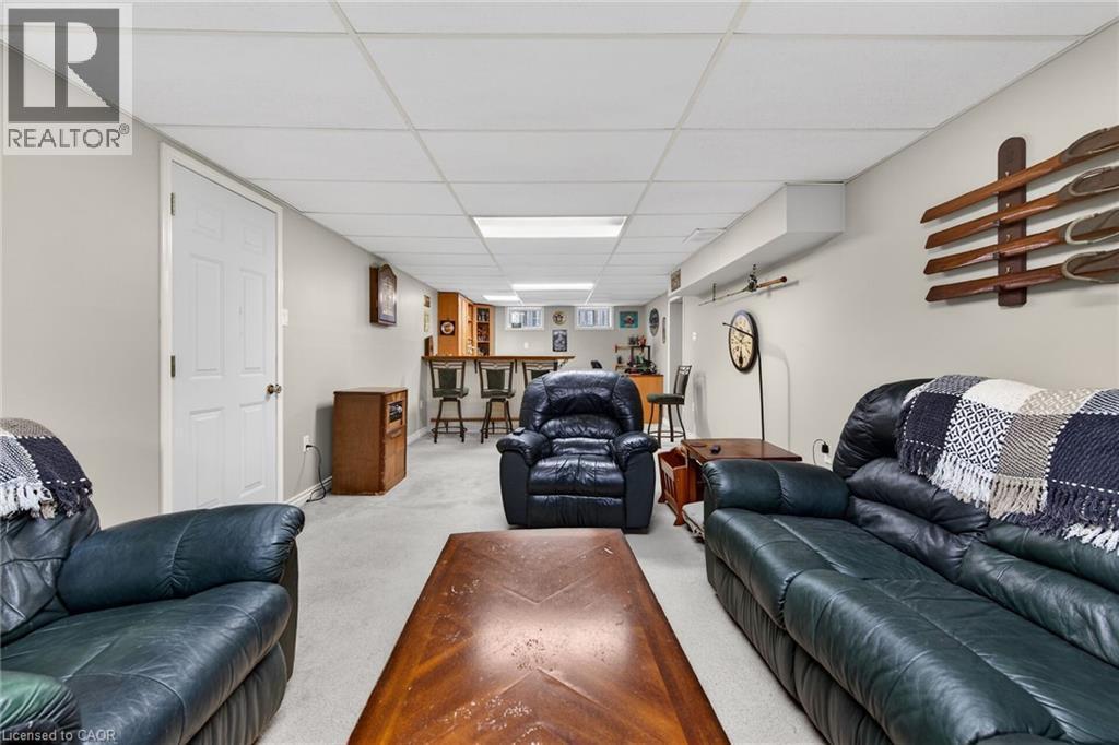 27 Camille Court, Hamilton, ON - Indoor Photo Showing Living Room