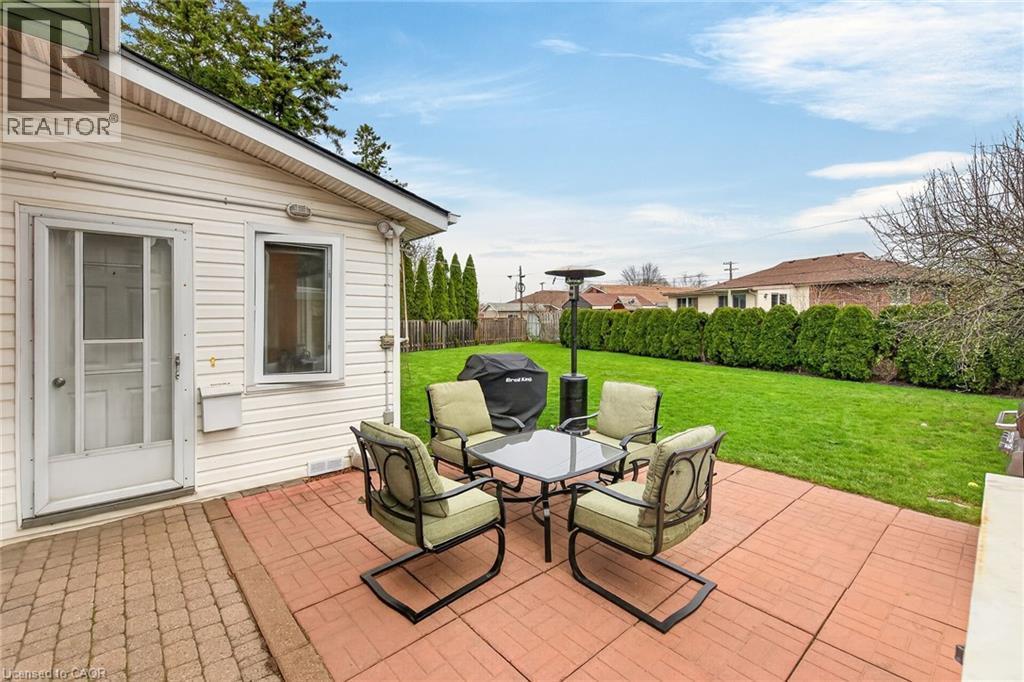 27 Camille Court, Hamilton, ON - Outdoor