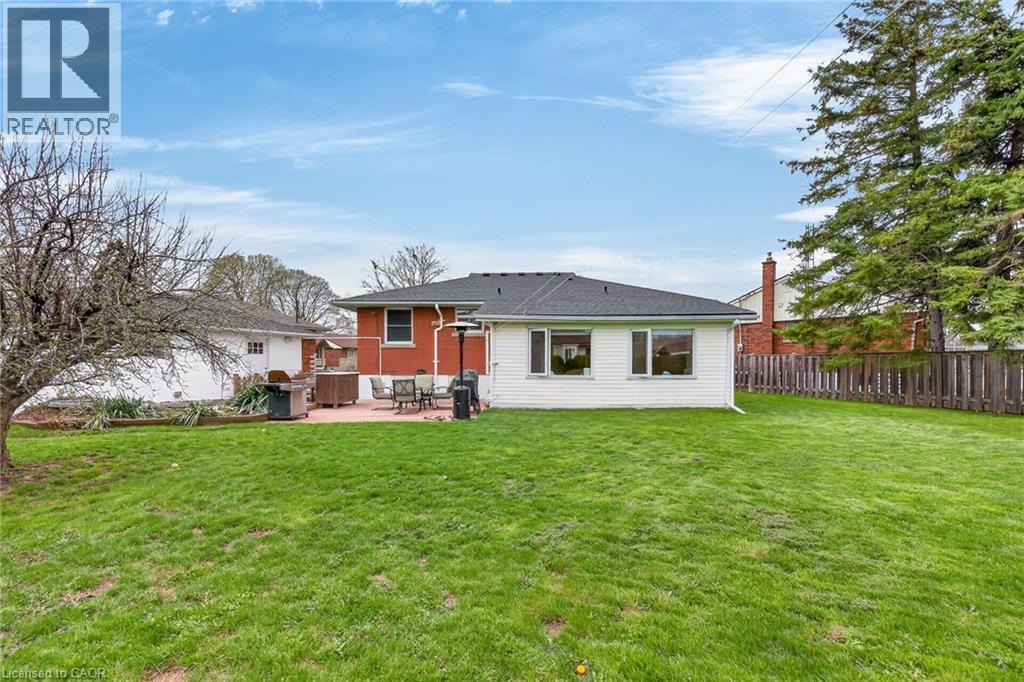27 Camille Court, Hamilton, ON - Outdoor