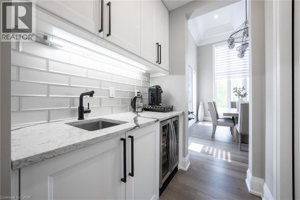 8378 Chippewa Road E, Mount Hope, ON - Indoor Photo Showing Kitchen