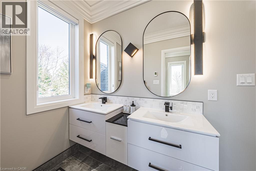 8378 Chippewa Road E, Mount Hope, ON - Indoor Photo Showing Bathroom