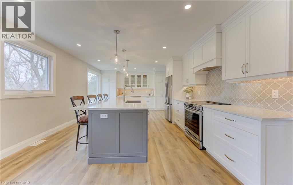 395 Warrington Drive, Waterloo, ON - Indoor Photo Showing Kitchen With Upgraded Kitchen