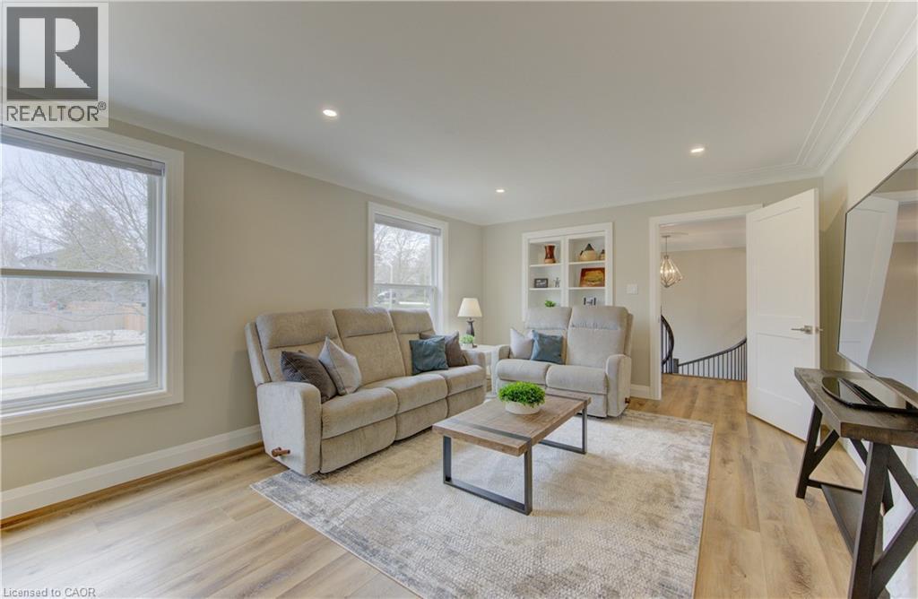 395 Warrington Drive, Waterloo, ON - Indoor Photo Showing Living Room