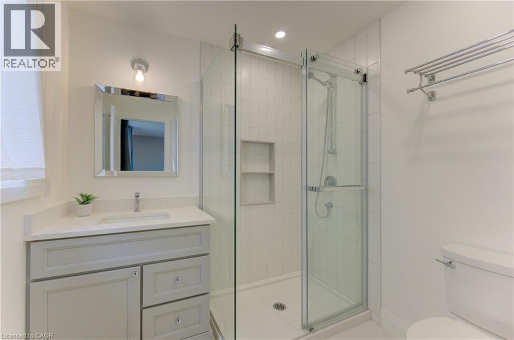 395 Warrington Drive, Waterloo, ON - Indoor Photo Showing Bathroom