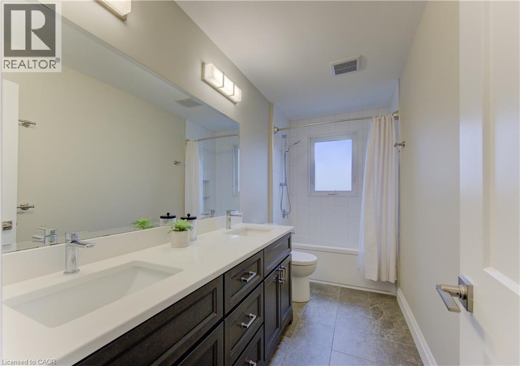 395 Warrington Drive, Waterloo, ON - Indoor Photo Showing Bathroom