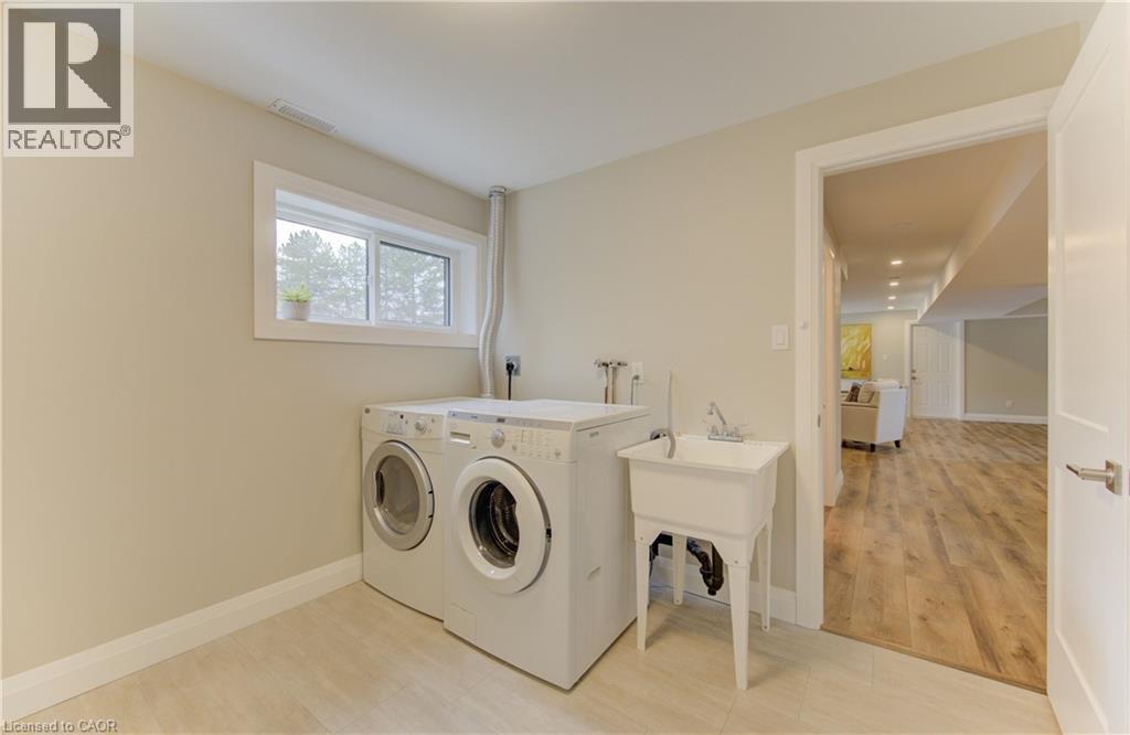 395 Warrington Drive, Waterloo, ON - Indoor Photo Showing Laundry Room