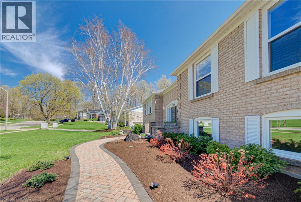 395 Warrington Drive, Waterloo, ON - Outdoor