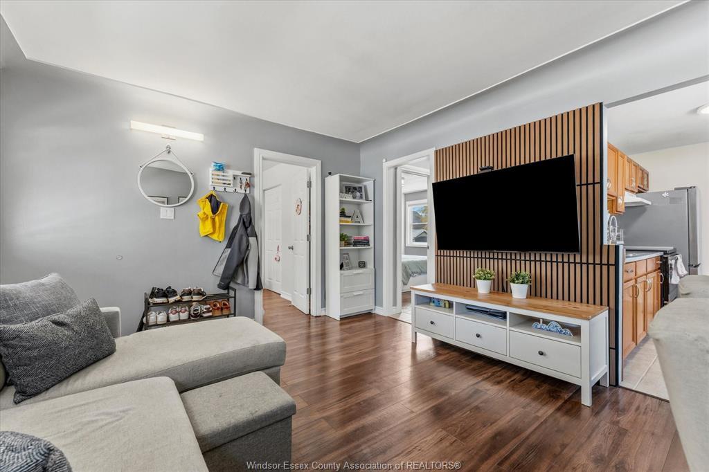 2383 Elsmere, Windsor, ON