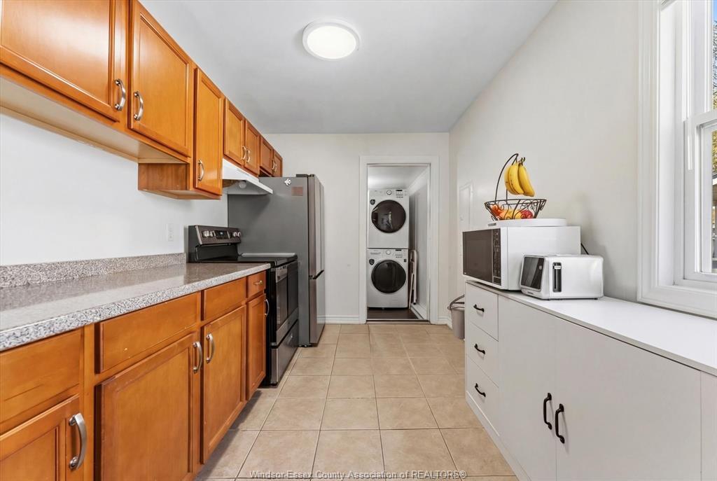 2383 Elsmere, Windsor, ON