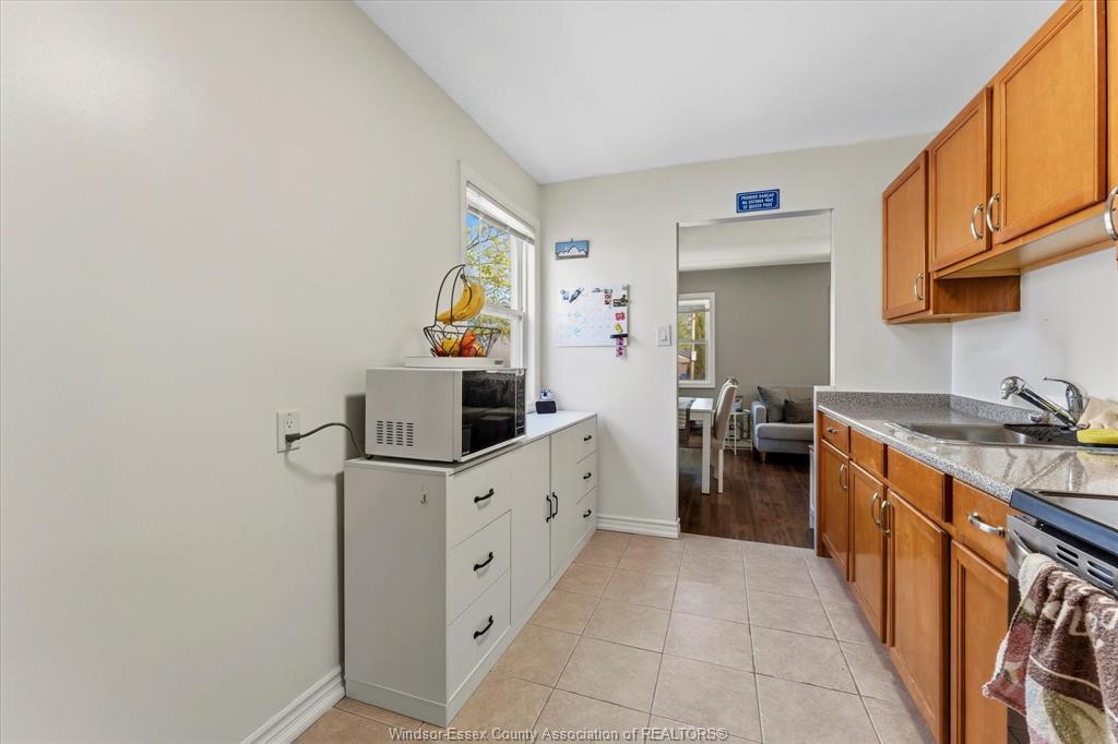 2383 Elsmere, Windsor, ON