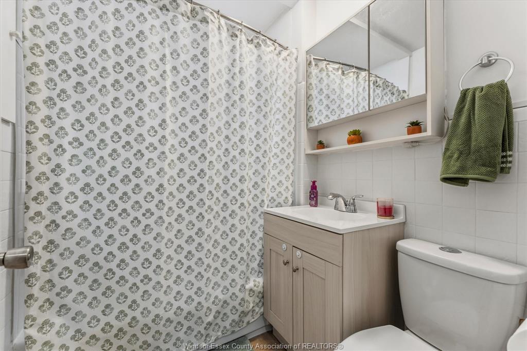 2383 Elsmere, Windsor, ON