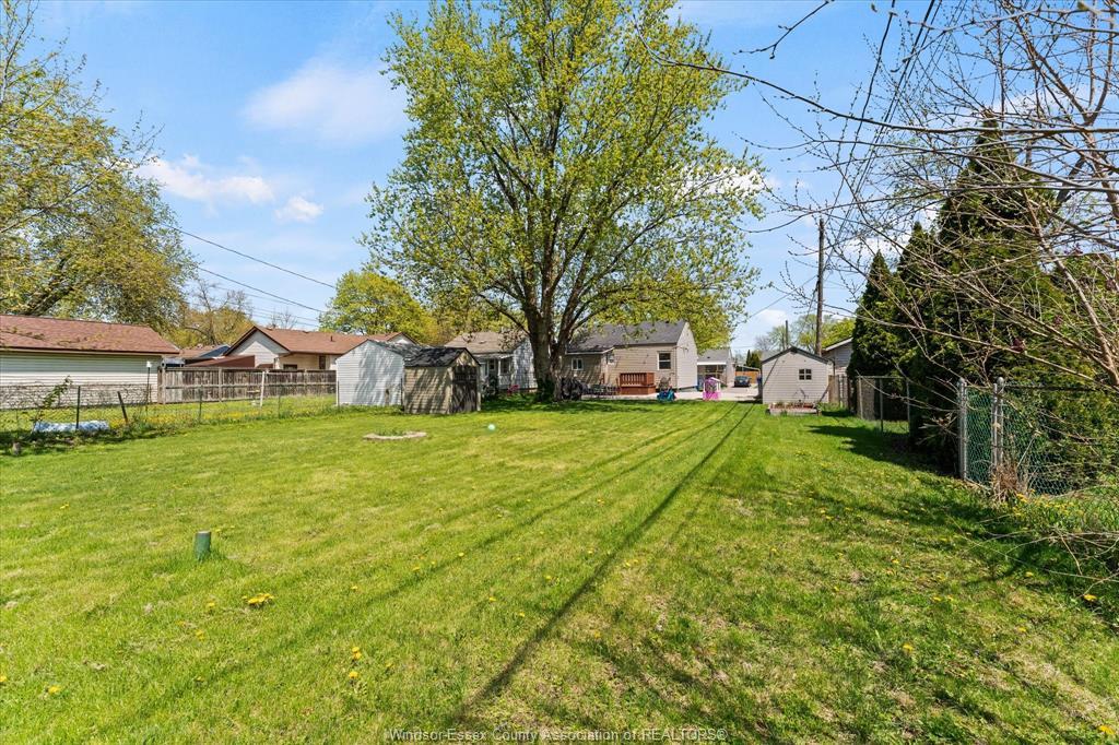 2383 Elsmere, Windsor, ON