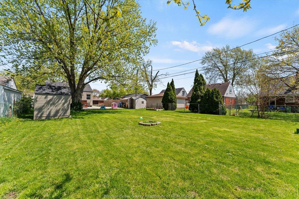 2383 Elsmere, Windsor, ON