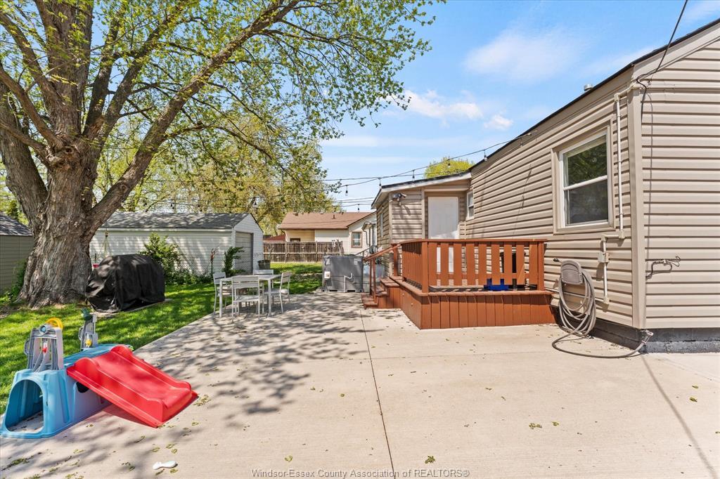 2383 Elsmere, Windsor, ON