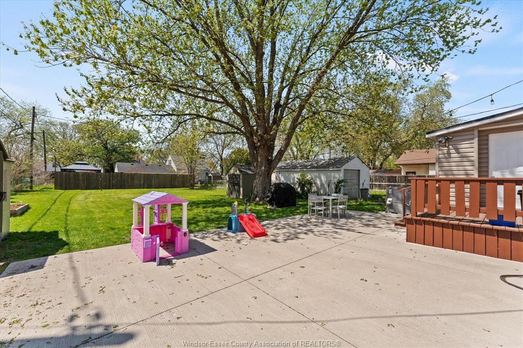 2383 Elsmere, Windsor, ON