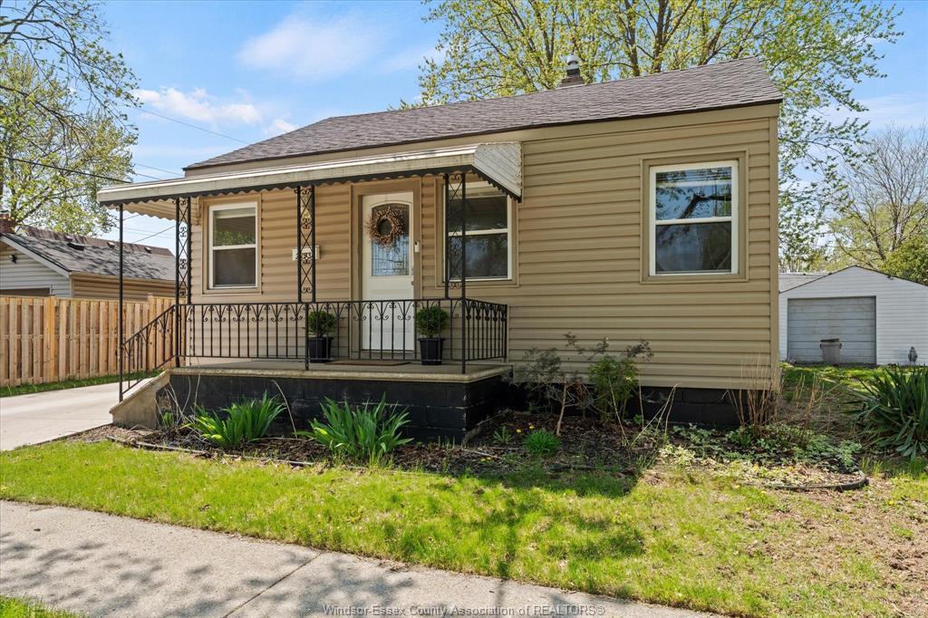 2383 Elsmere, Windsor, ON