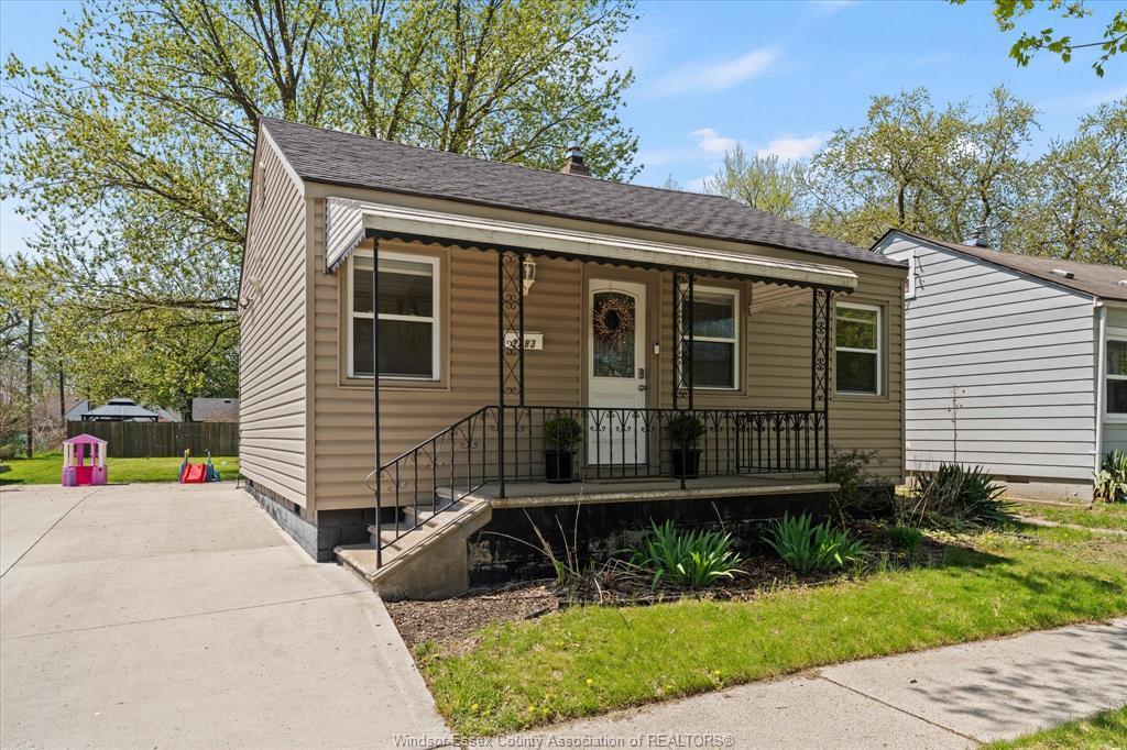 2383 Elsmere, Windsor, ON