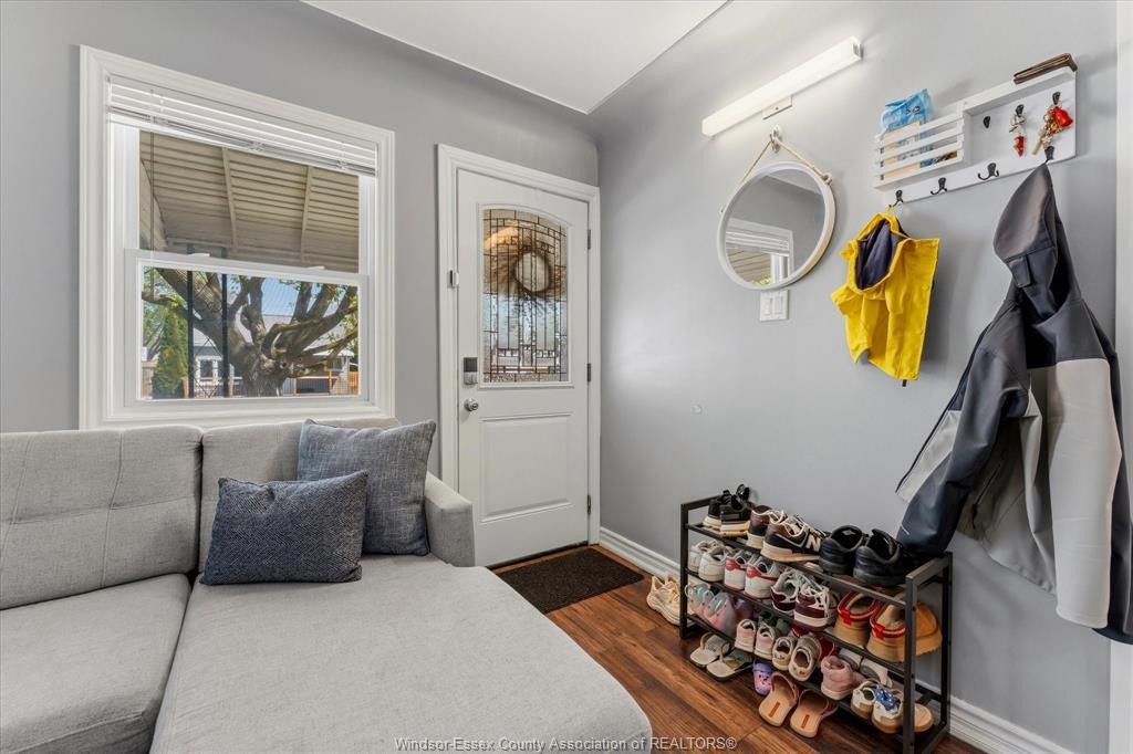 2383 Elsmere, Windsor, ON