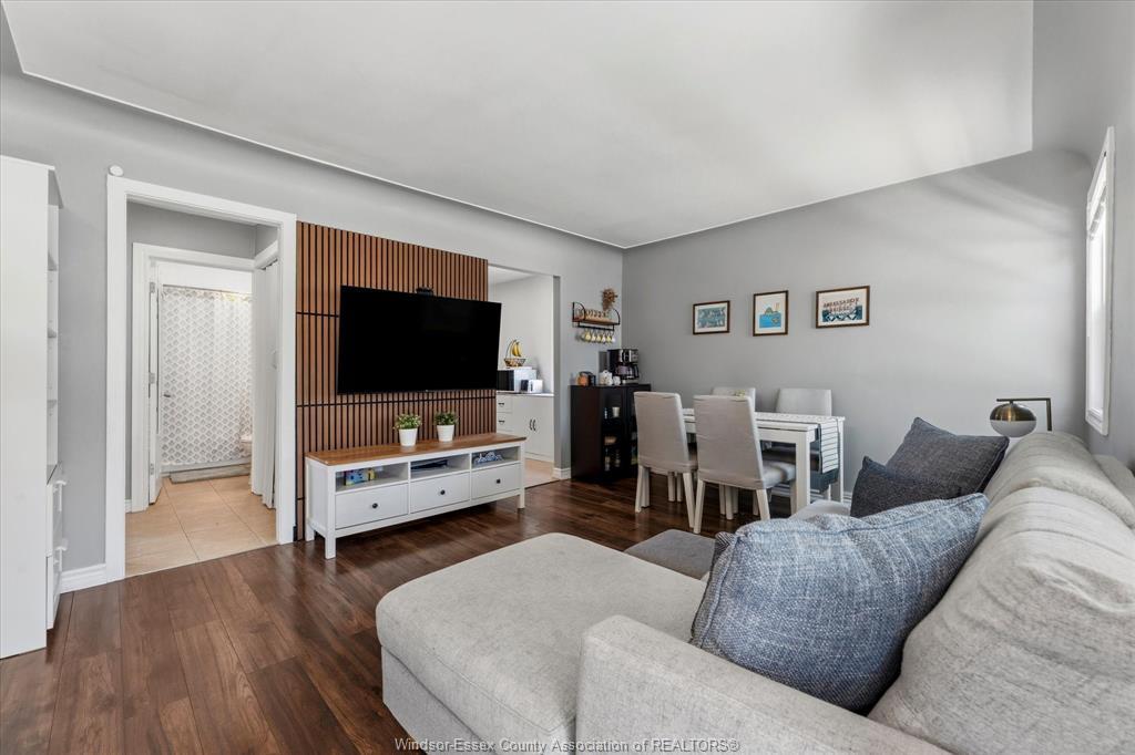 2383 Elsmere, Windsor, ON